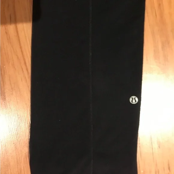 lululemon athletica Black and Blue Leggings - Picture 4 of 4